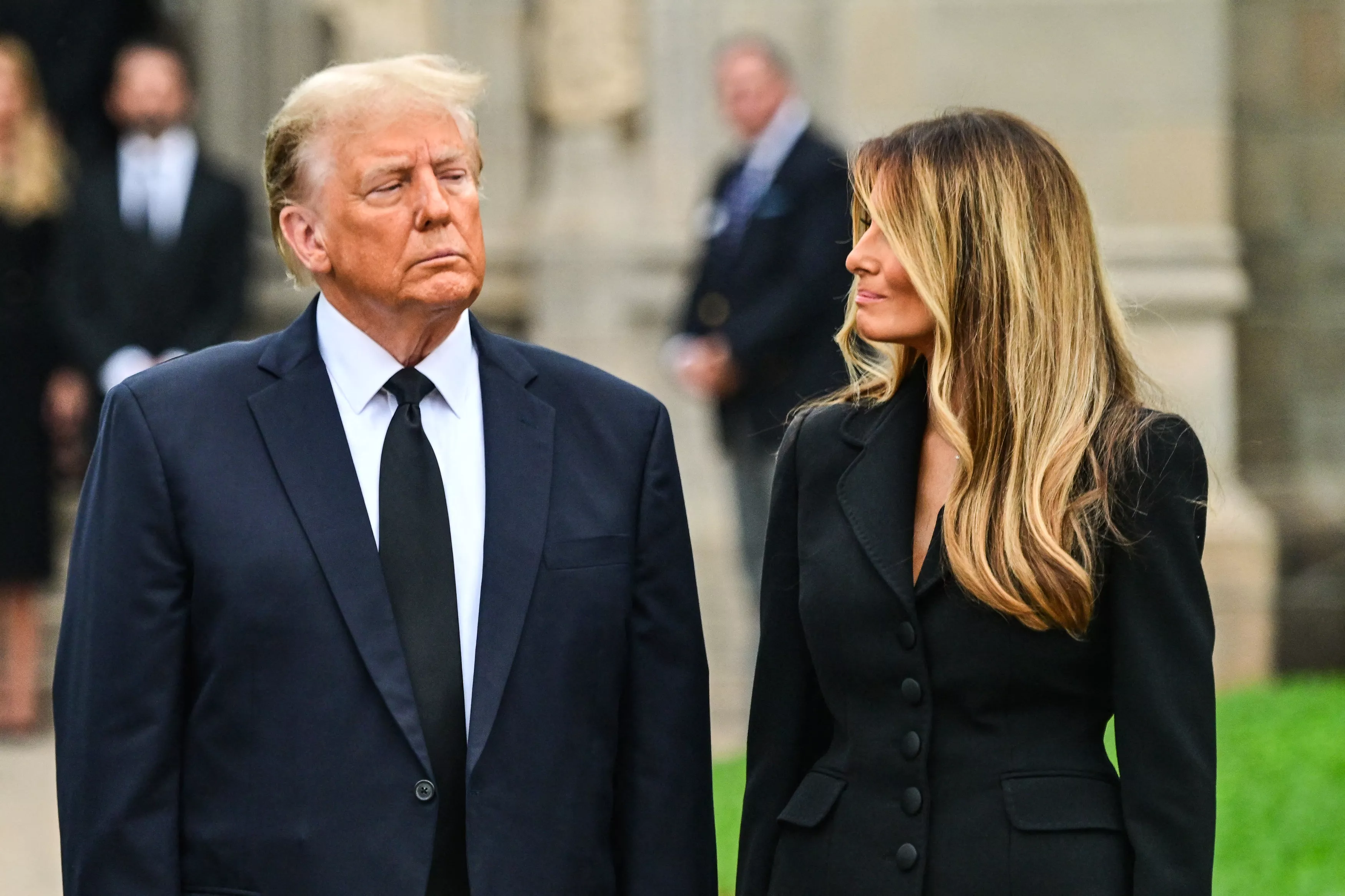 Donald Trump Uses Melania Trump Valentine's Day Note to Raise Money - Vimarsana News