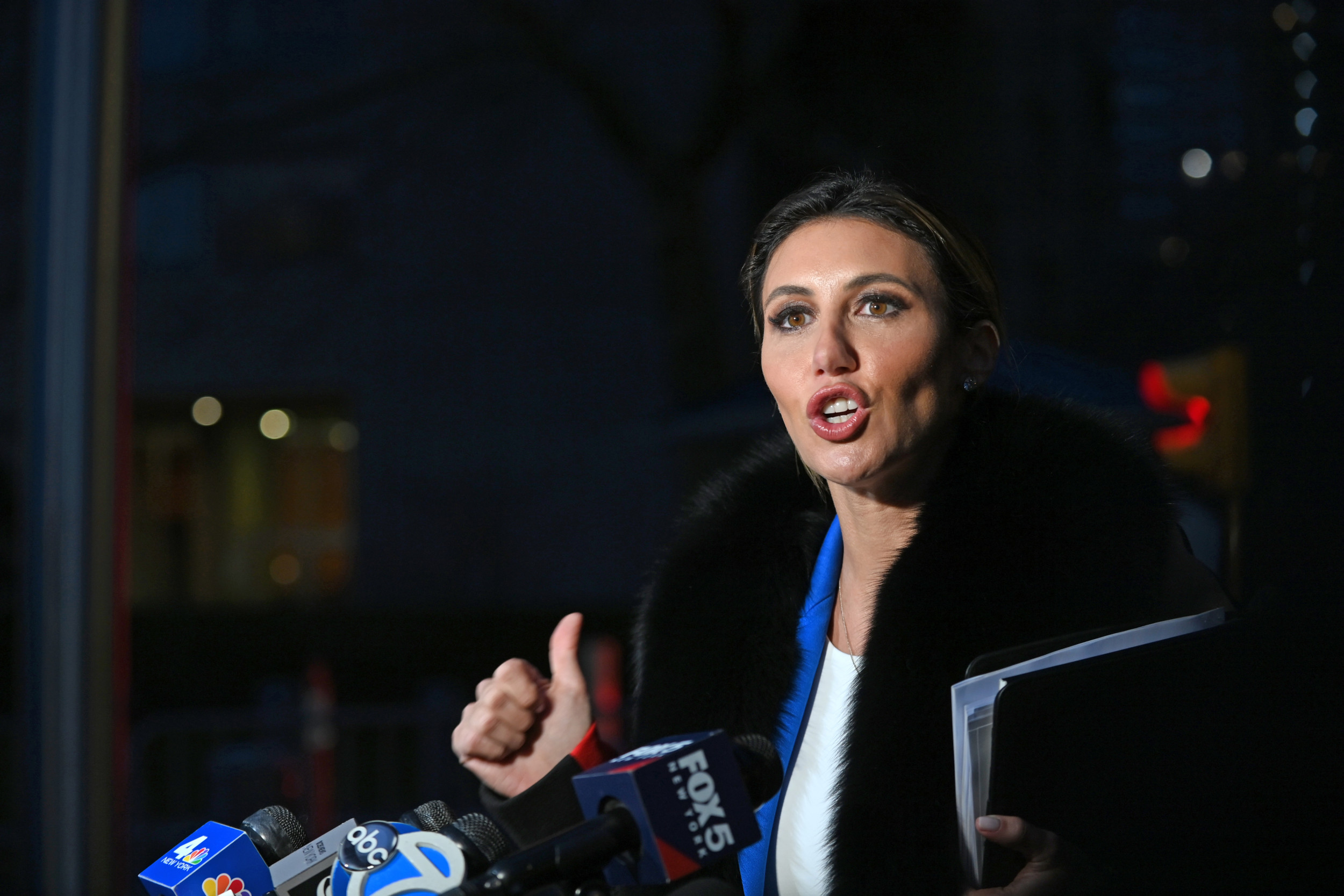 Alina Habba en una entrevista