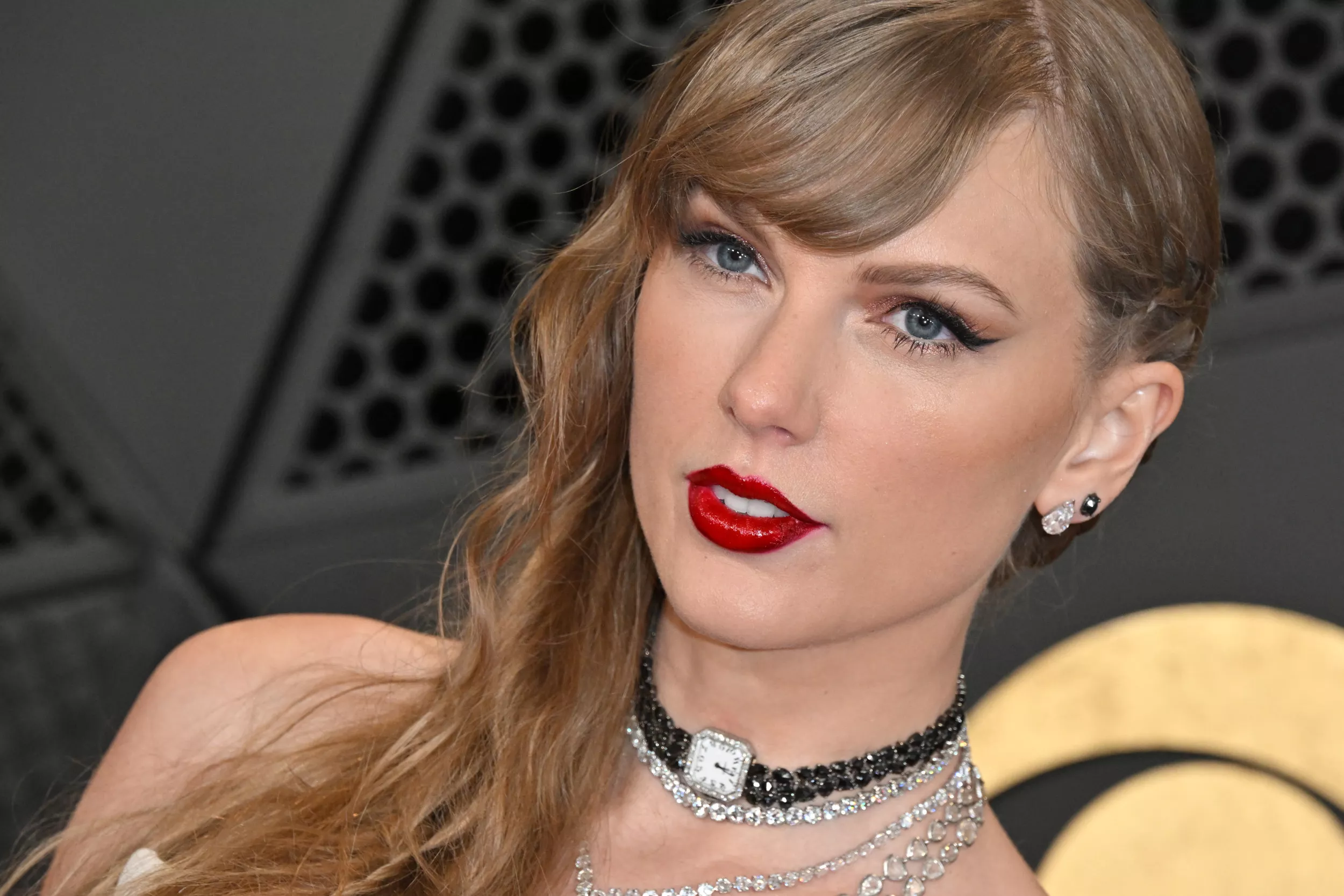 Taylor Swift Faces Backlash Over Jet Lag Comment - Vimarsana News