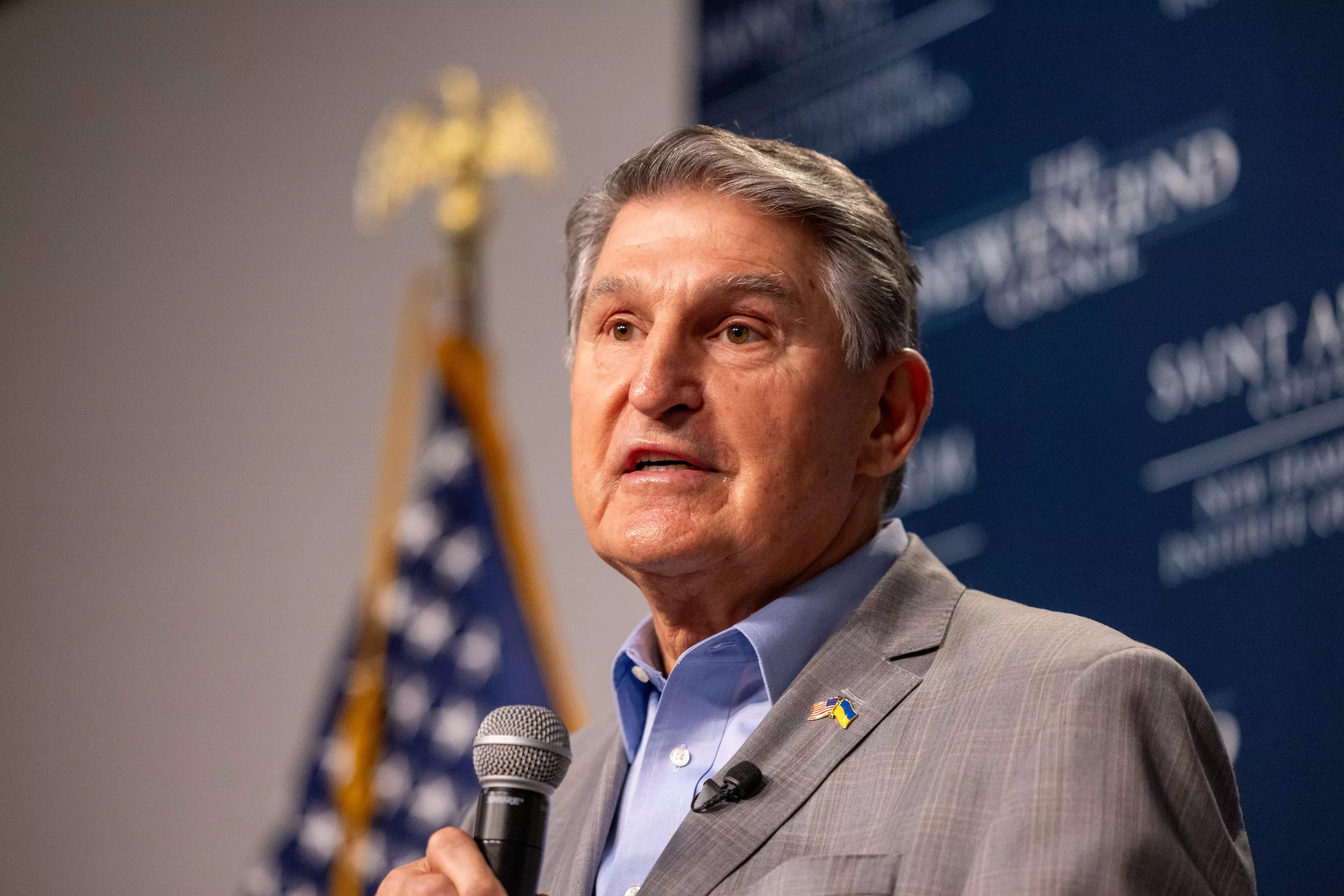 Joe Manchin Gives Joe Biden an Election Gift - Vimarsana News