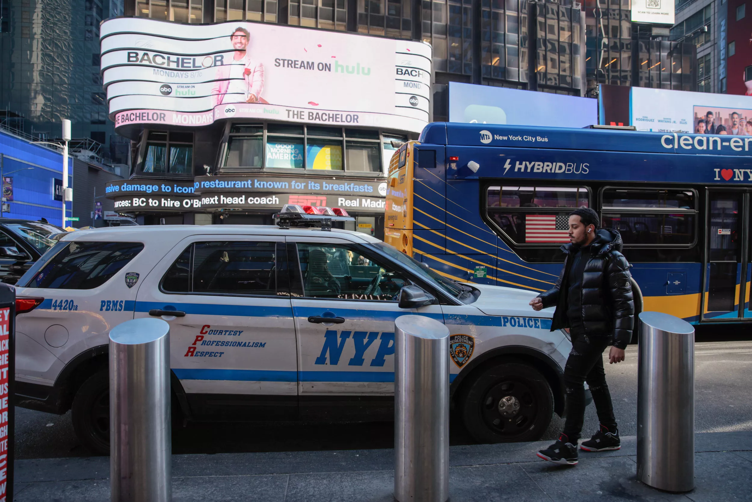 Three People Shot In New York Bar - Vimarsana News