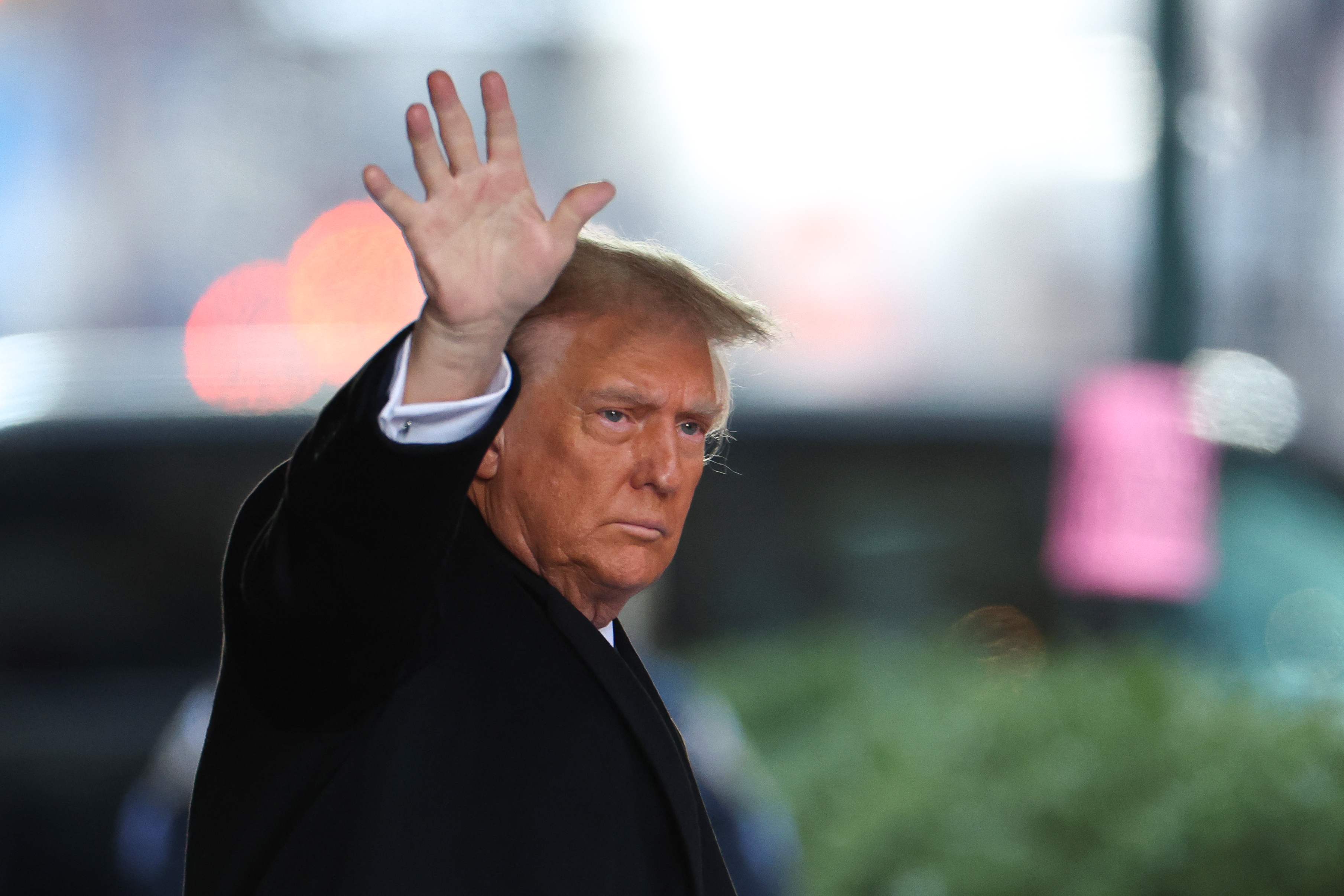 Donald Trump Brutally Mocked With 'Going Out of Business' Sign - Newsweek