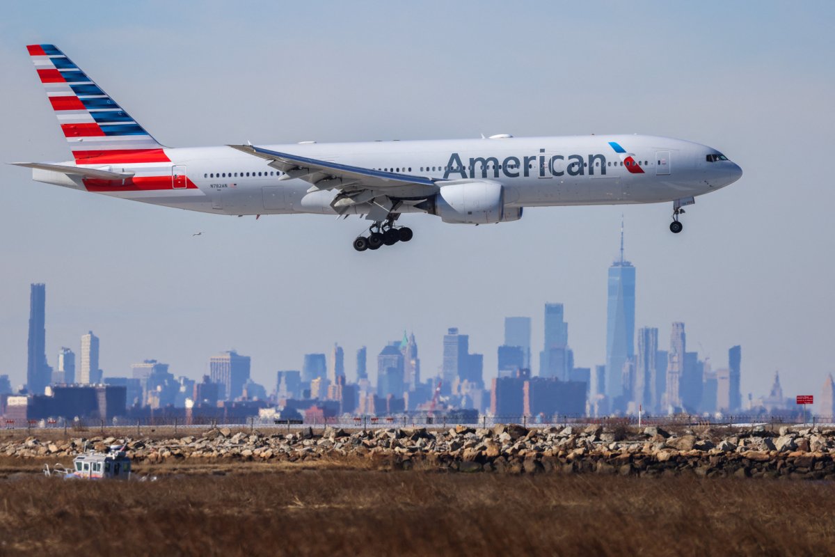 American Airlines Passenger Dogpiled Open Door Attempt