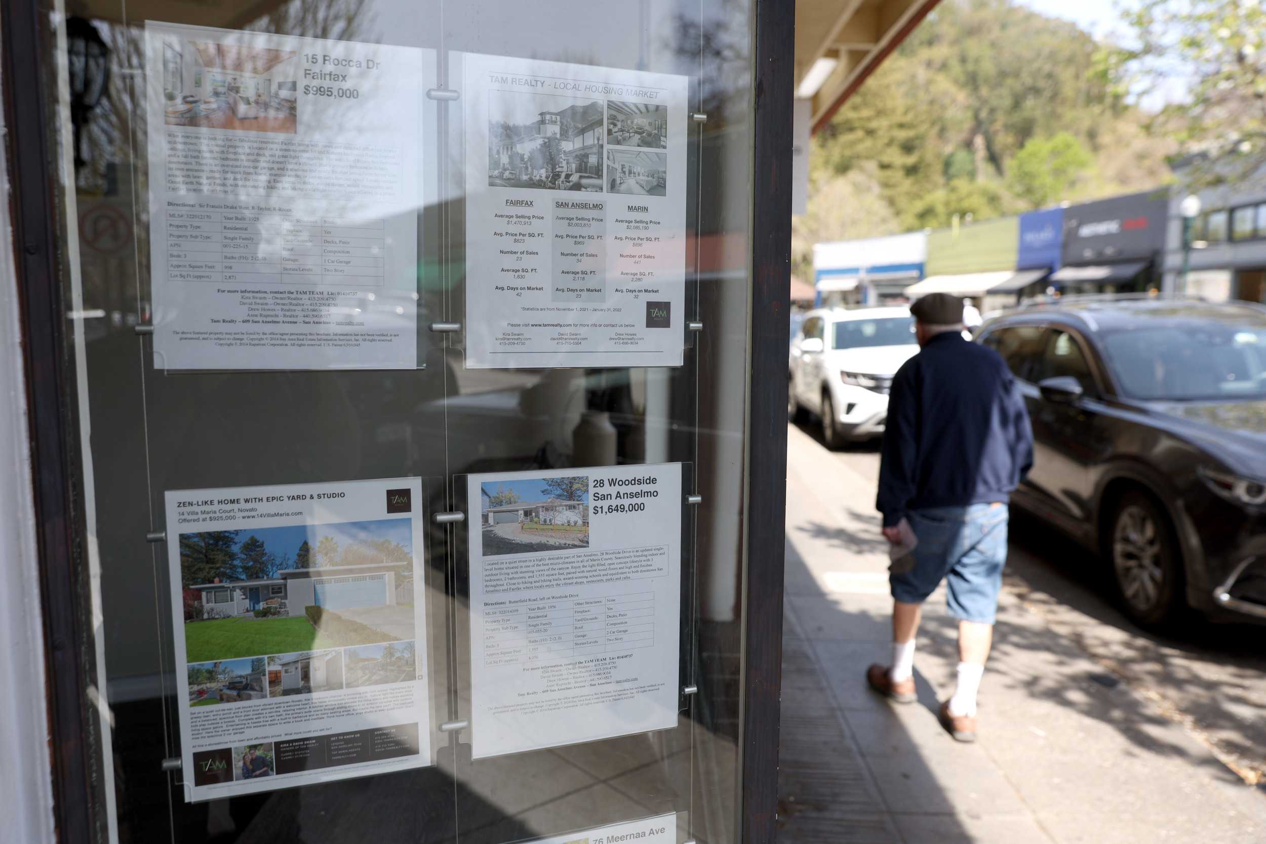 Mortgage Applications Plunge After Warning Sign About Interest Rates