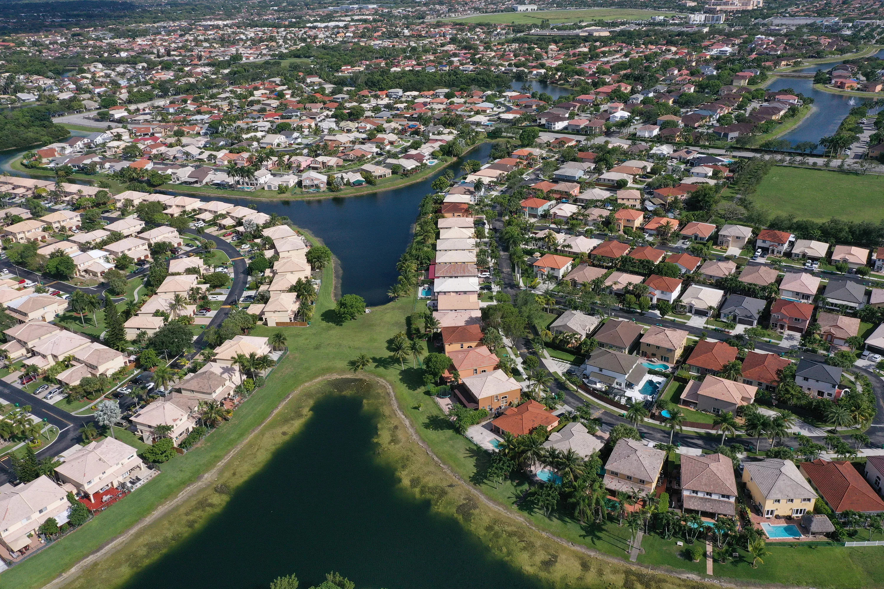 Republican Plan to Cut Florida Taxes Amid Insurance Crisis Sparks Pushback - Vimarsana News