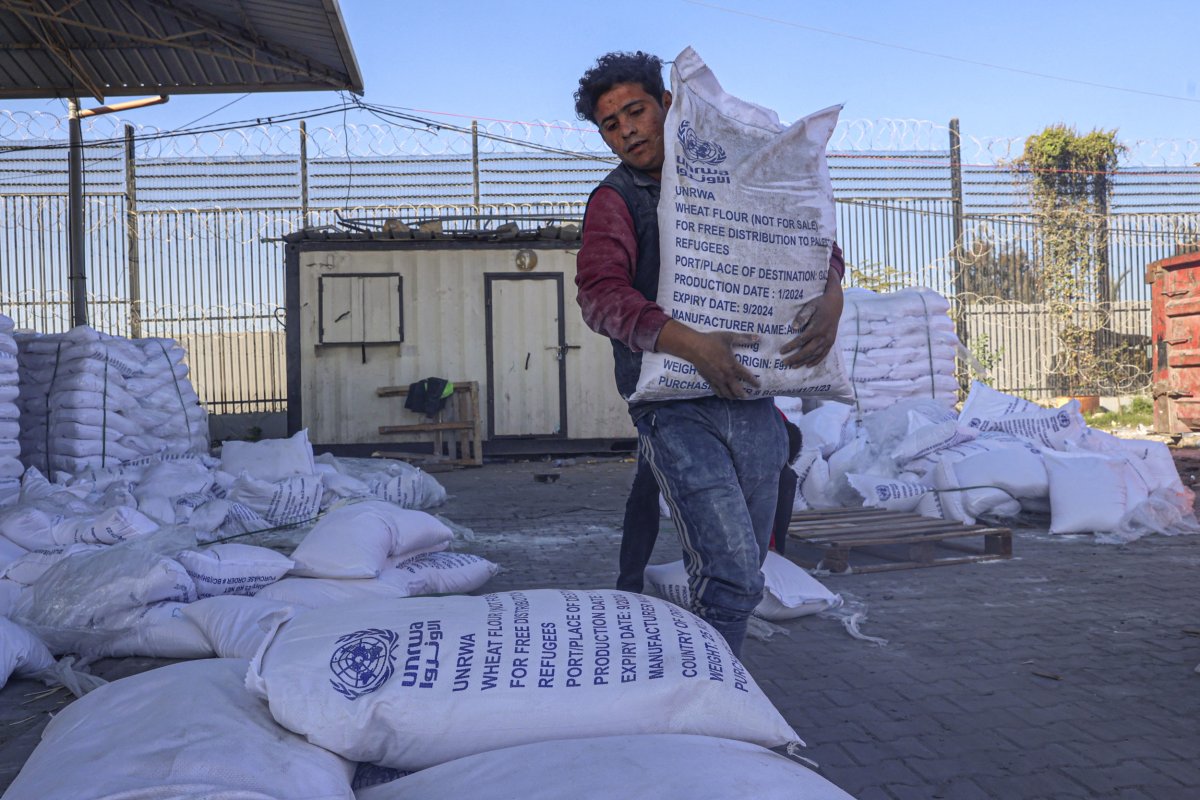 UN, workers, deliver, aid, in, Rafah, Gaza