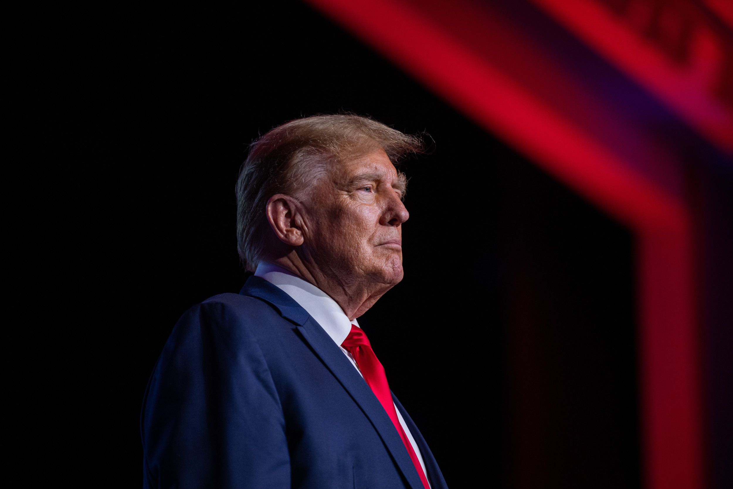 Donald Trump Event Removes Empty Chairs, Photos Show - Newsweek