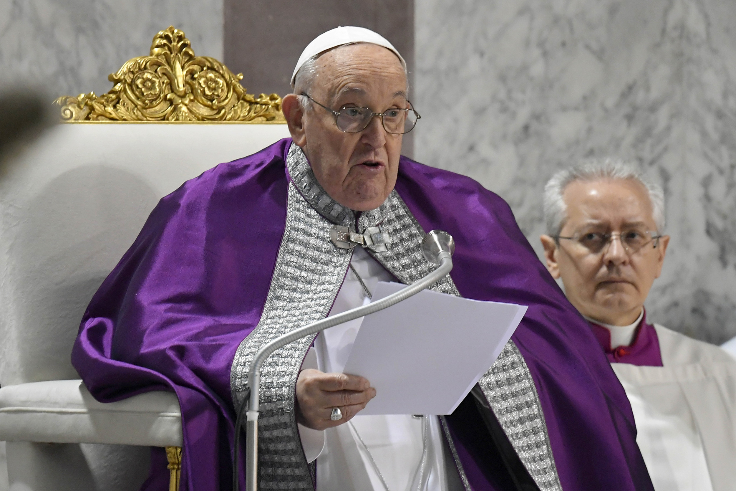 Påven Franciskus ställer in schemalagda åhörare på grund av ”lindrig” hälsooro