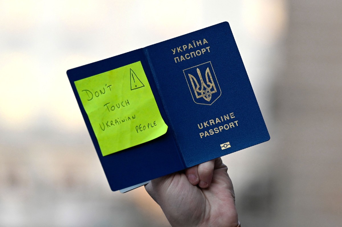 Russia Starts Issuing Citizenship to Surviving Avdiivka Residents Russia Starts Issuing Citizenship to Surviving Avdiivka Residents