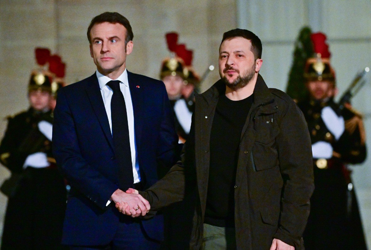 Emmanuel Macron and Volodymyr Zelensky
