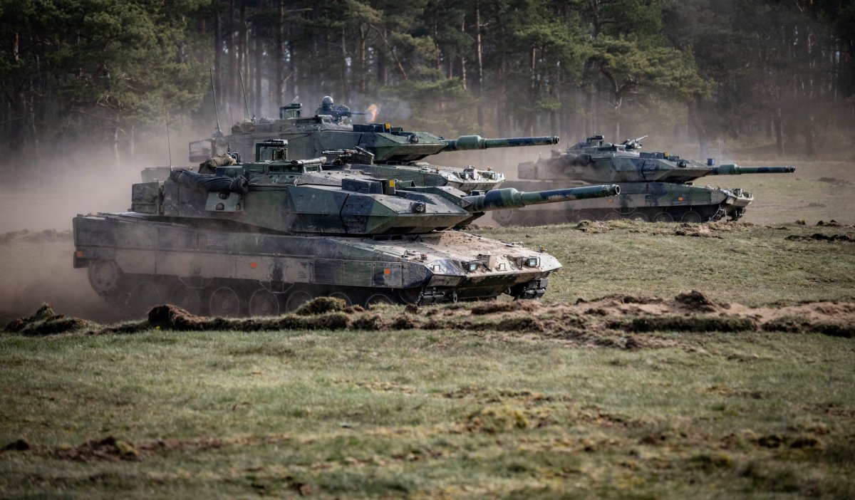 Švédske tanky počas vojenského cvičenia v roku 2023 