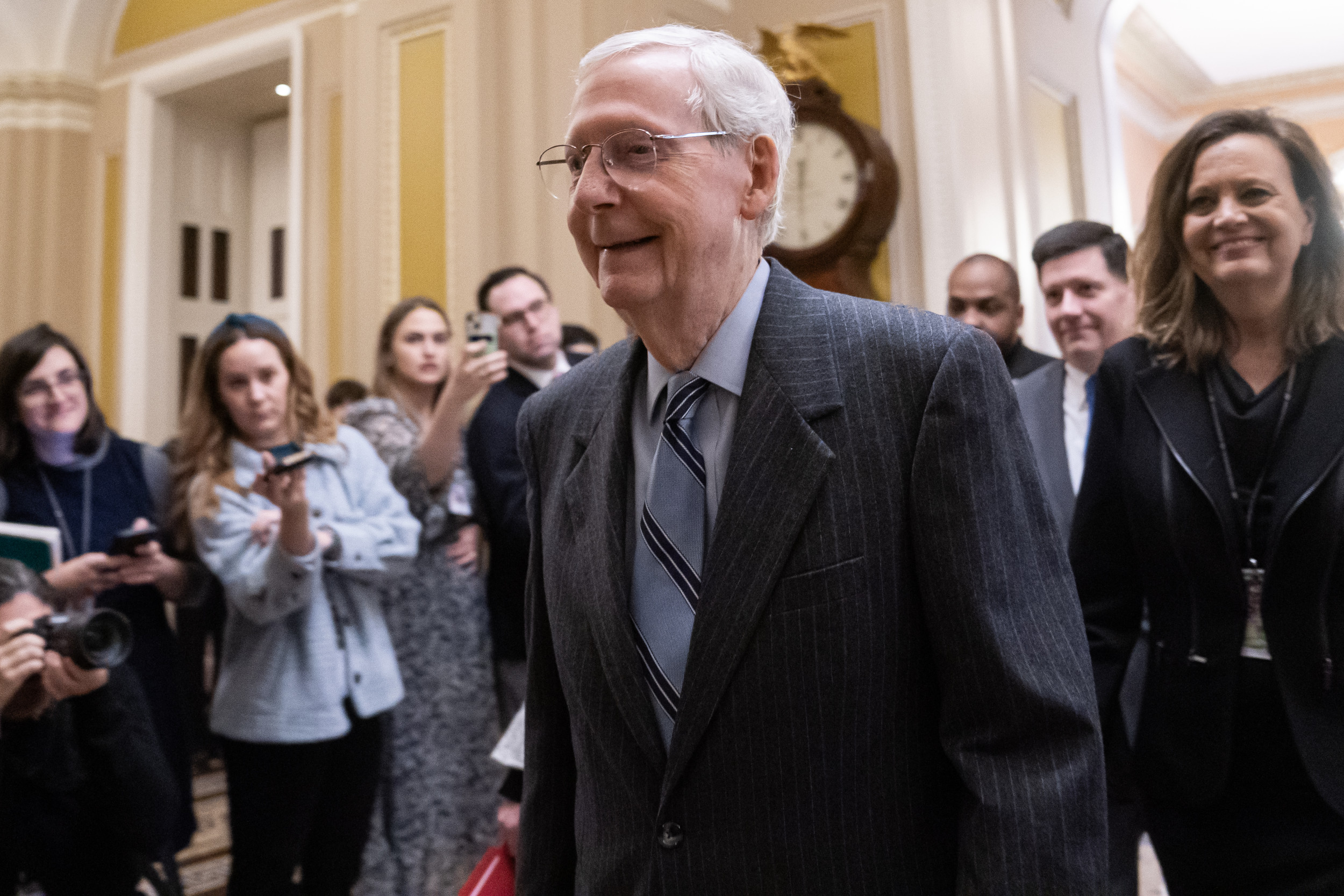 Mitch McConnell Stepping Down as Republican Senate Leader Sparks Praise ...