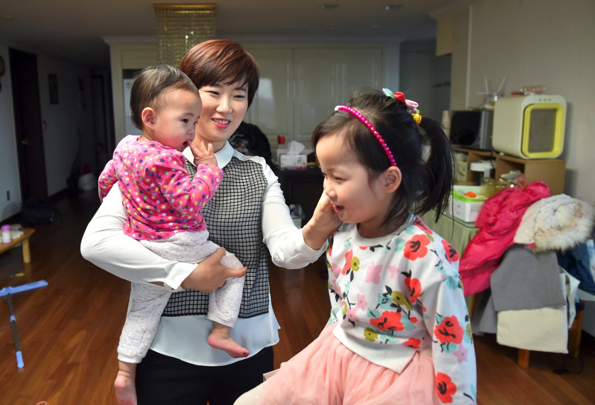 South Korean Women With Her Children