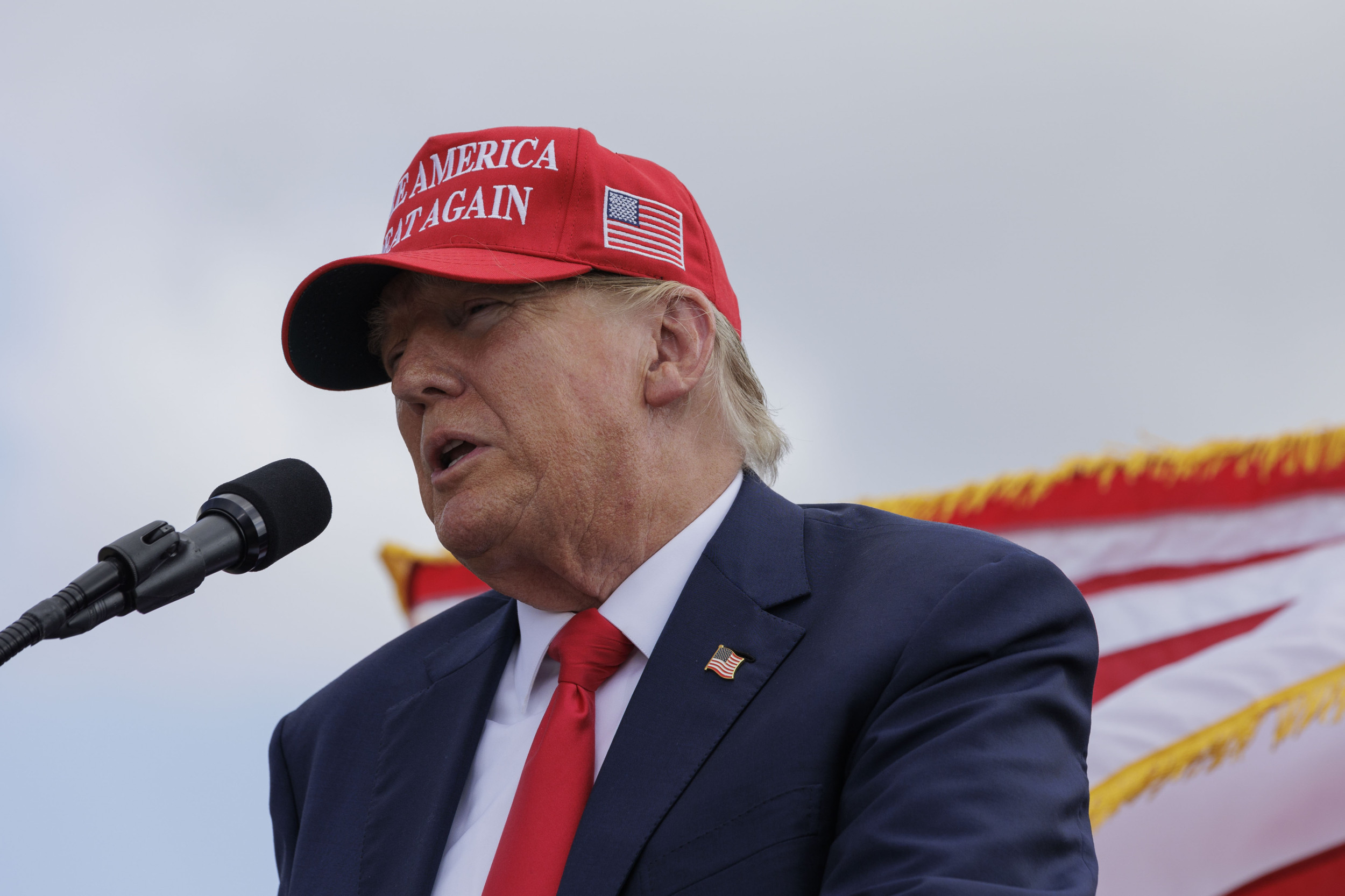 Donald Trump Waves to People in Mexico: 'They Like Trump' - Vimarsana News