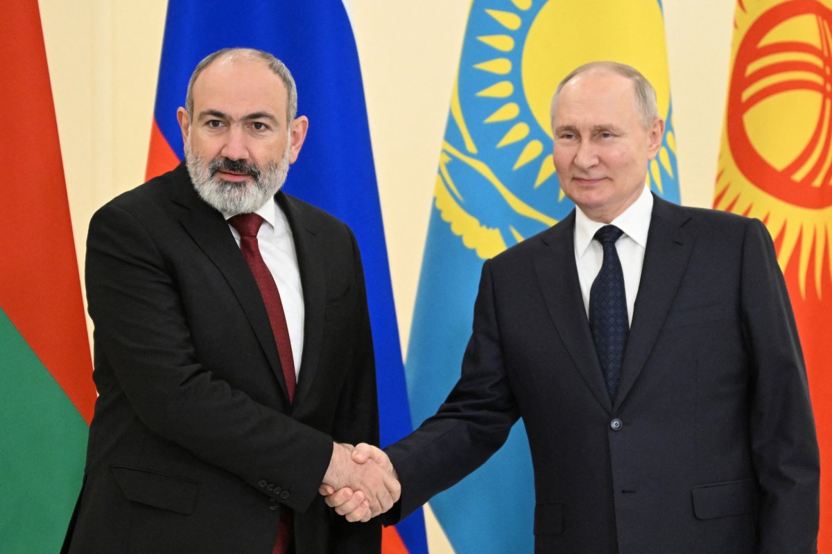 Nikol Pashinyan and Vladimir Putin in 2023