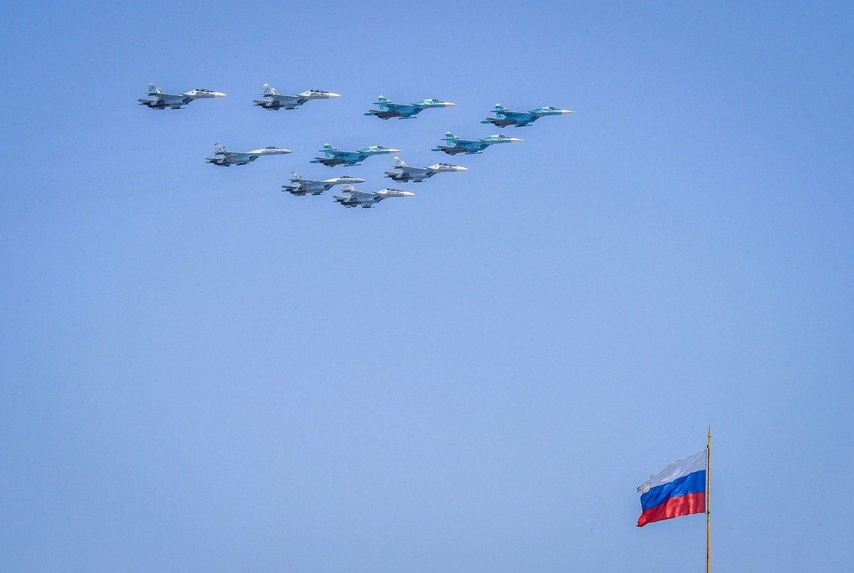 Russian Sukhoi Su-35 and Su-34 jets