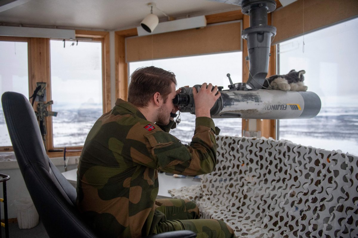 Norwegian soldier watching Russia border 2022