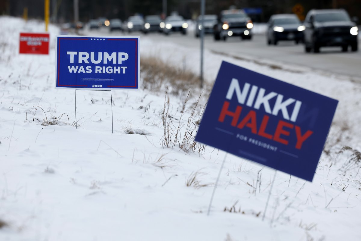 Trump and Haley lawn signs
