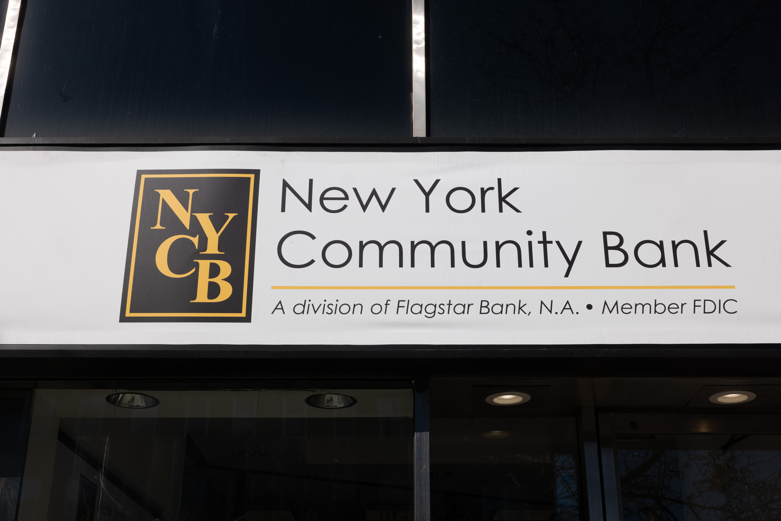 Ações do New York Community Bank param após grande queda