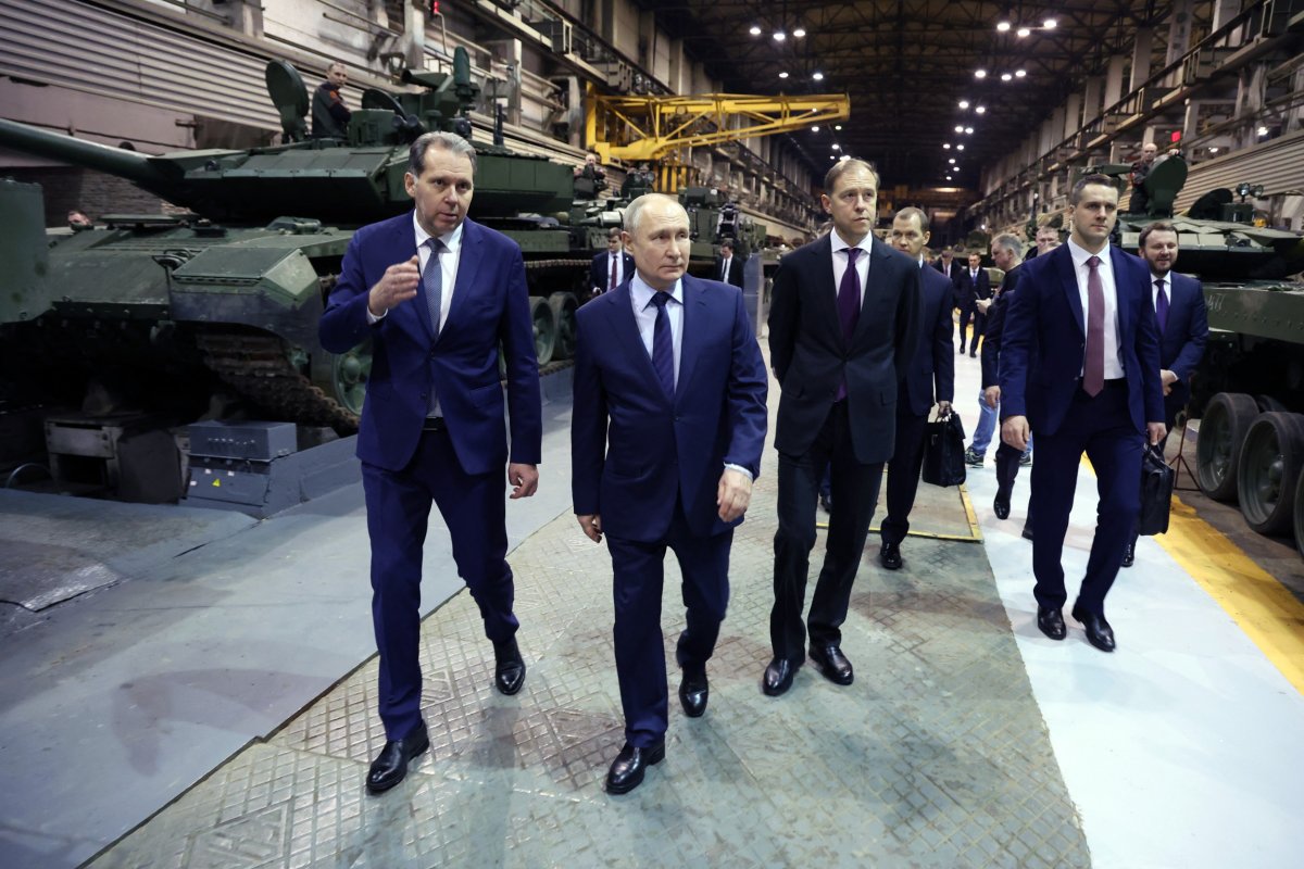 Vladimir Putin tours Uralvagonzavod tank factory 2024