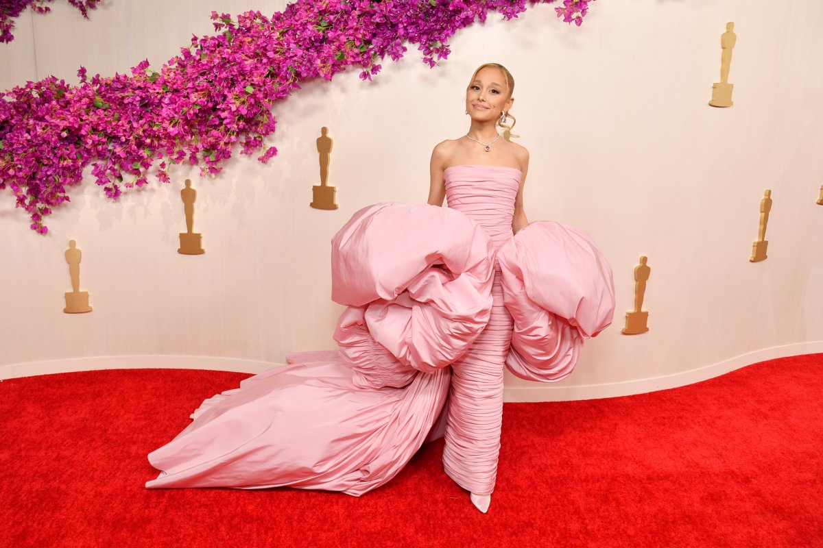 Ariana Grande Oscars Look Mocked on Red Carpet 'Duvet' Worldtimetodays