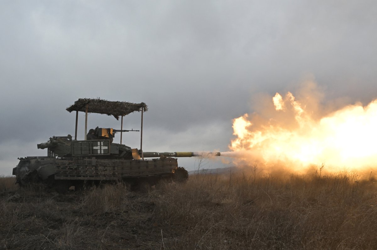 Ukrainian tank firing near Bakhmut February