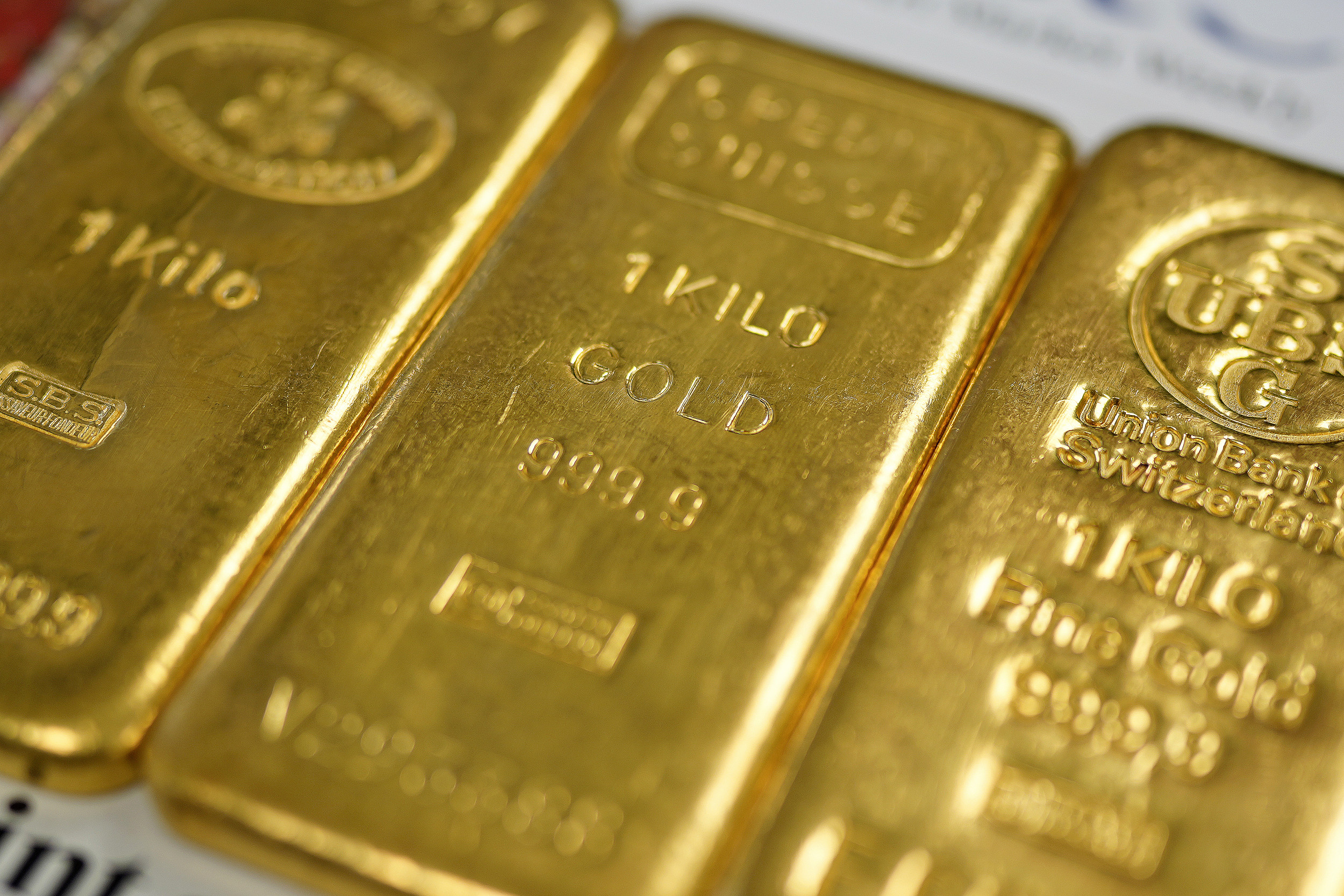 Gold Price Surges As Interest Rate Update Looms