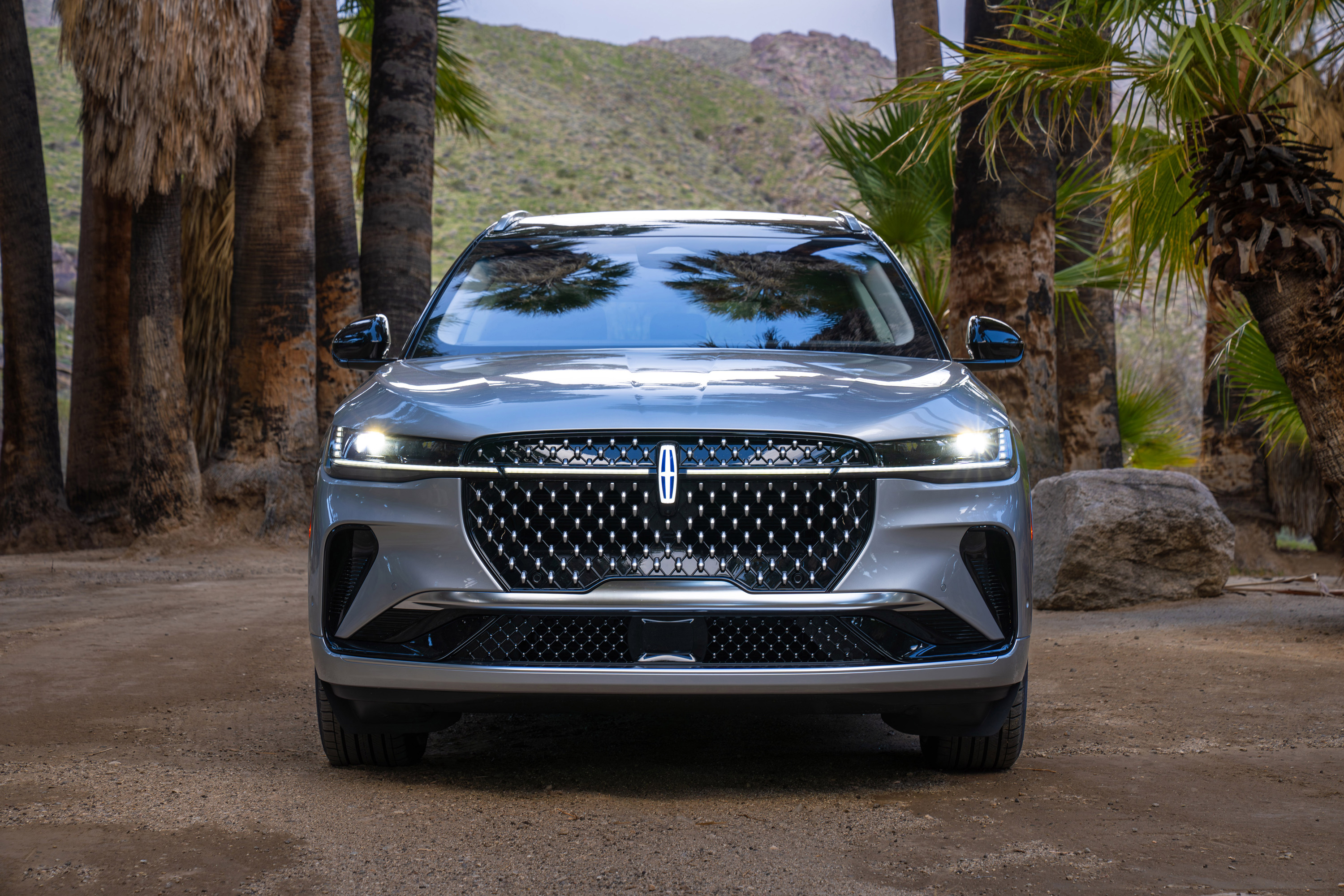 The 2024 Lincoln Nautilus Debuts in Palm Springs