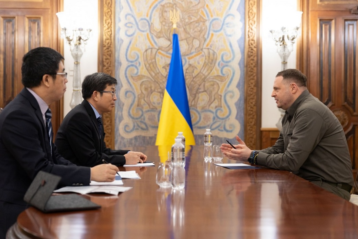 Zelensky Adviser Meets China's Ukraine Ambassador in Push for 'Just ...