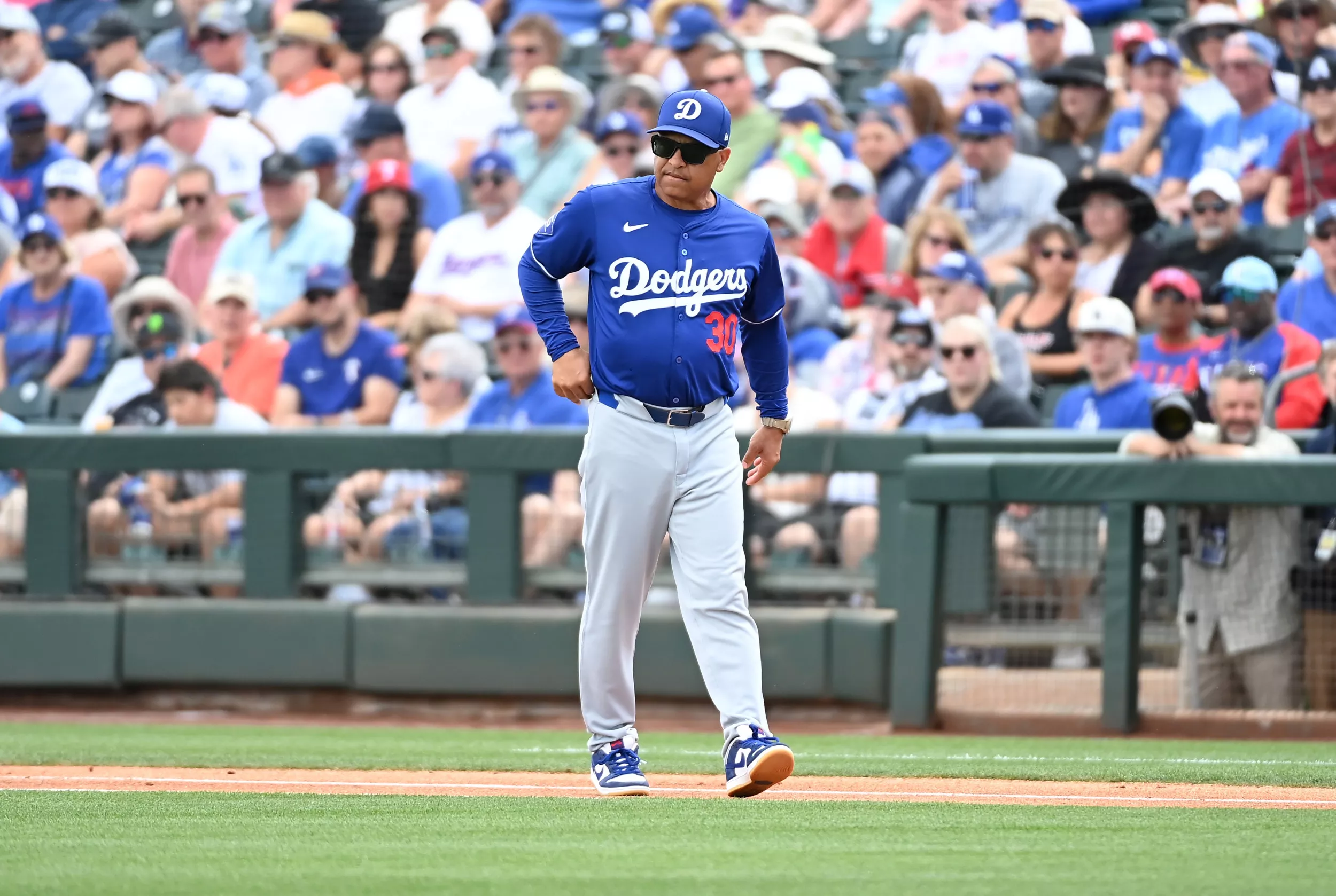 Los Angeles Dodgers News: Manager Dave Roberts Dodges Egg at Incheon Airport