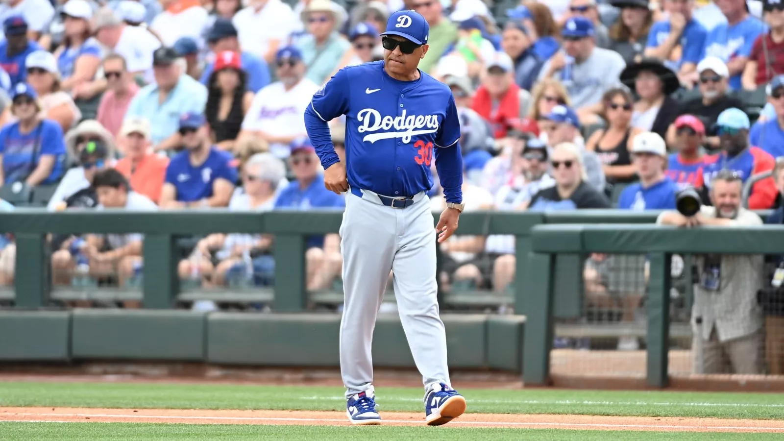 Los Angeles Dodgers News: Manager Dave Roberts Dodges Egg at Incheon Airport