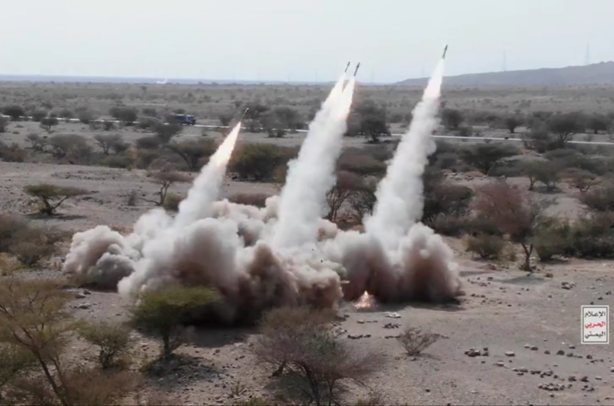 Houthis, launch, missiles, to, train, fighting, US