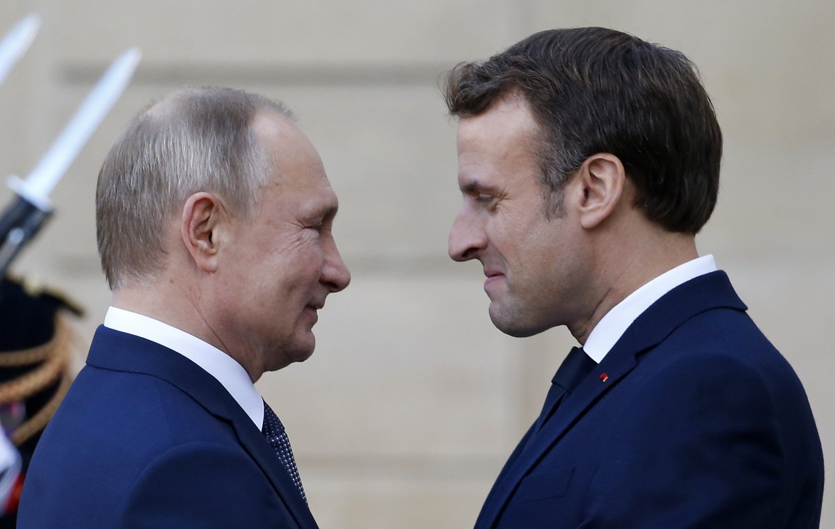 French President Emmanuel Macron and Vladimir Putin