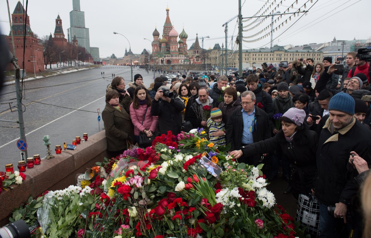 Boris Nemtsov flowers memorial Moscow