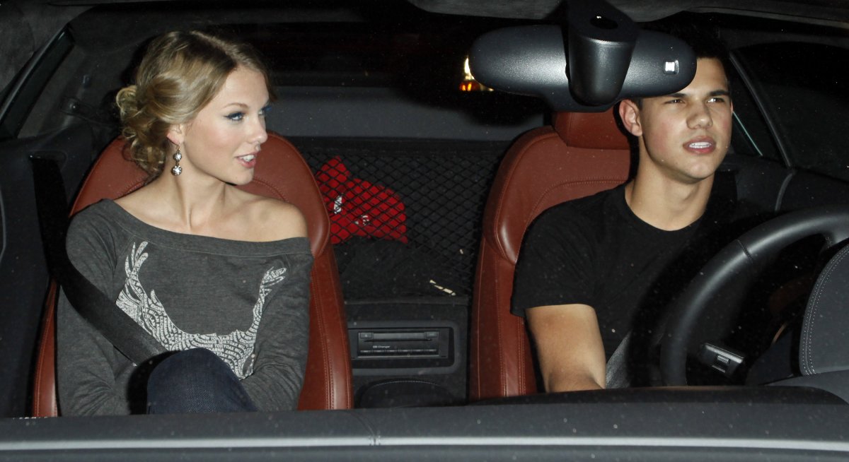 taylor swift and taylor lautner in car