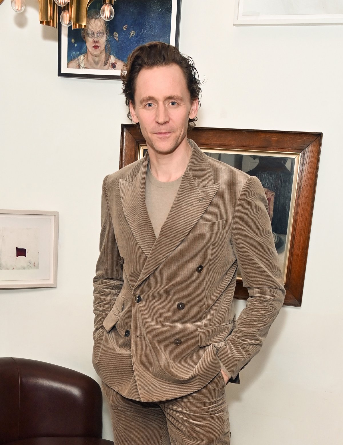 tom hiddleston standing