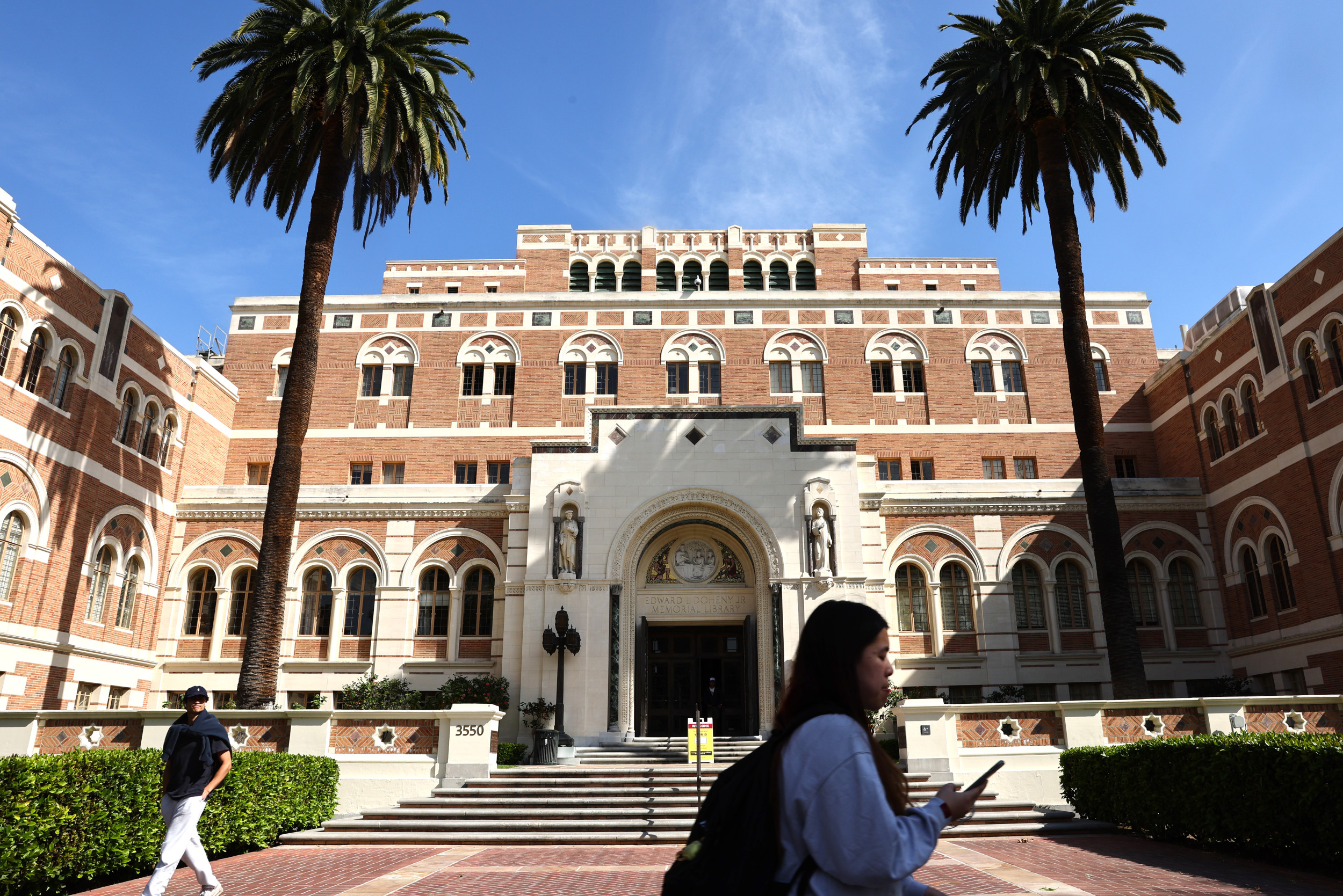 High School Seniors Asking for Student Aid Drops