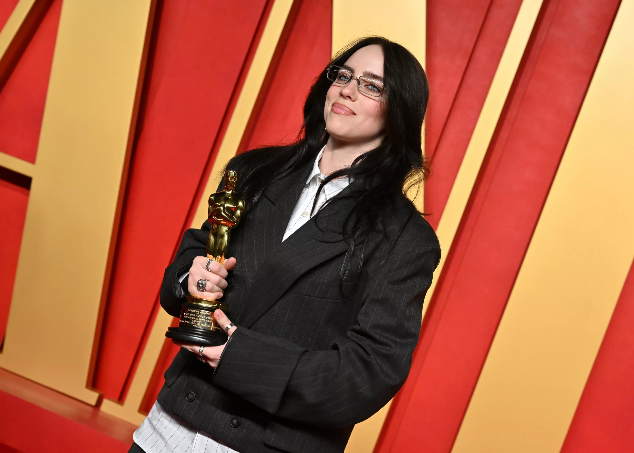 Why Taylor Swift Fans Think Billie Eilish Just Low-Key Shaded Her - Vimarsana News