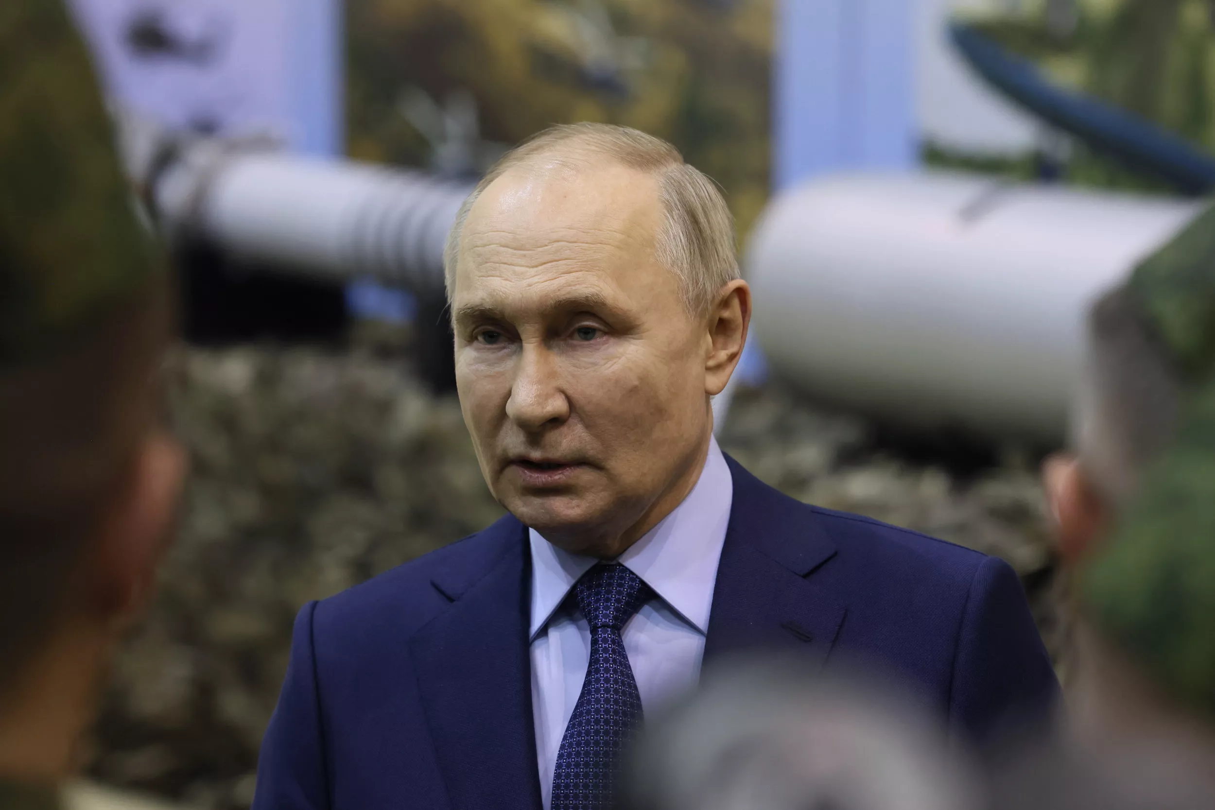 Putin 'Is Weak Now'—Former CIA Worker - Vimarsana News