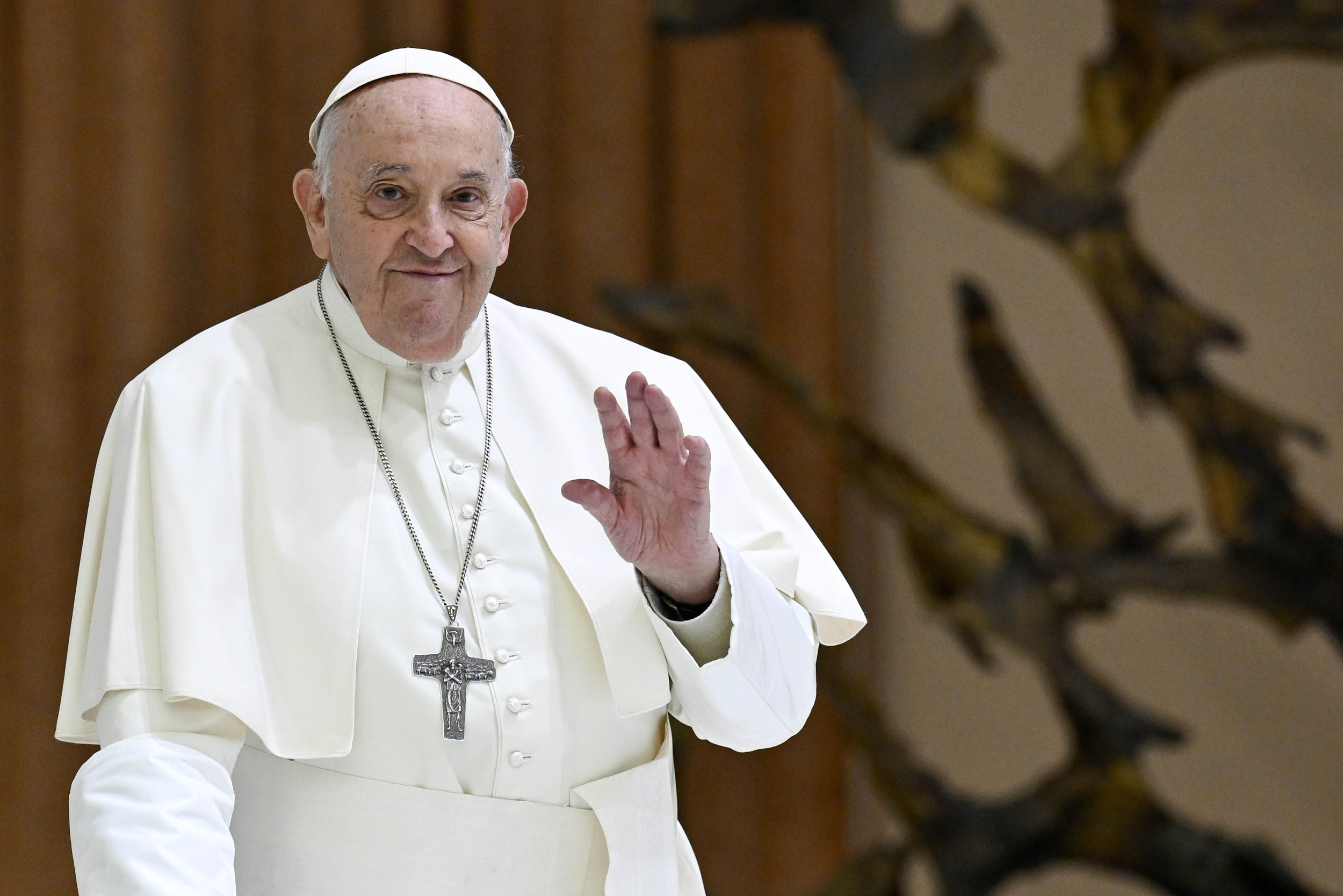 Le pape François organise-t-il une conférence sur les « extraterrestres » ?
