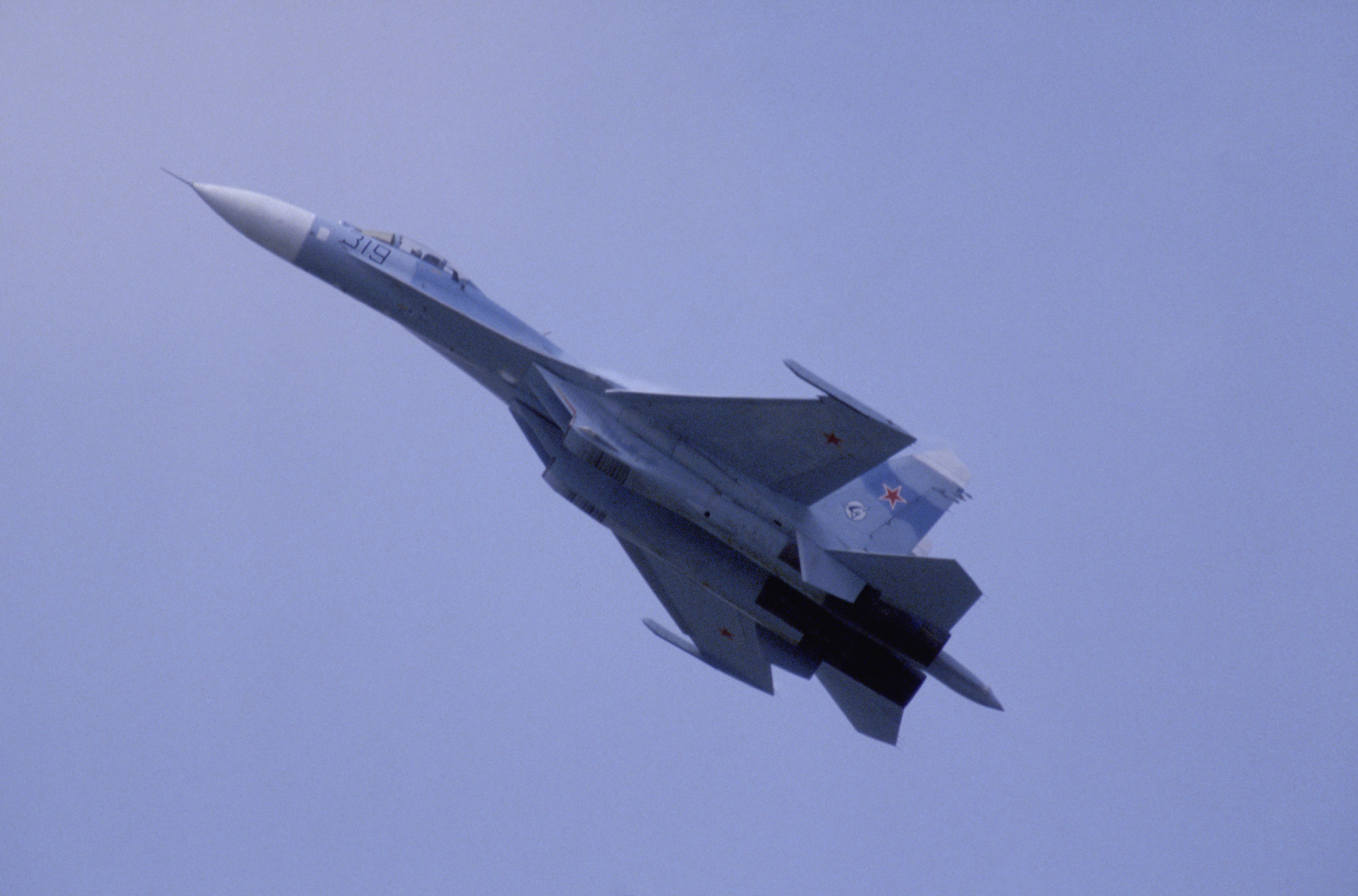 Russland schießt einen Su-27-Kampfjet über dem Schwarzen Meer ab: Kiew