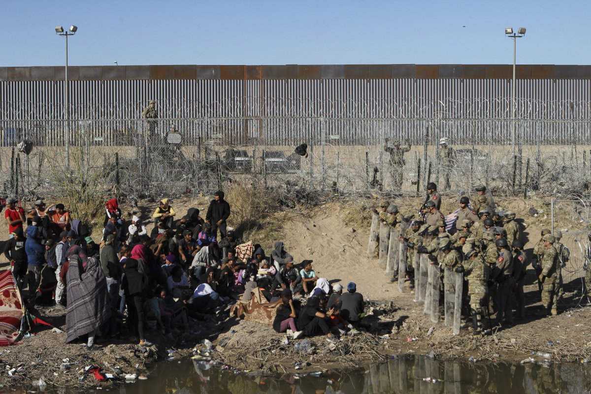 Texas Judicial Decision: Migrants Involved in Border Stampede to Be Freed