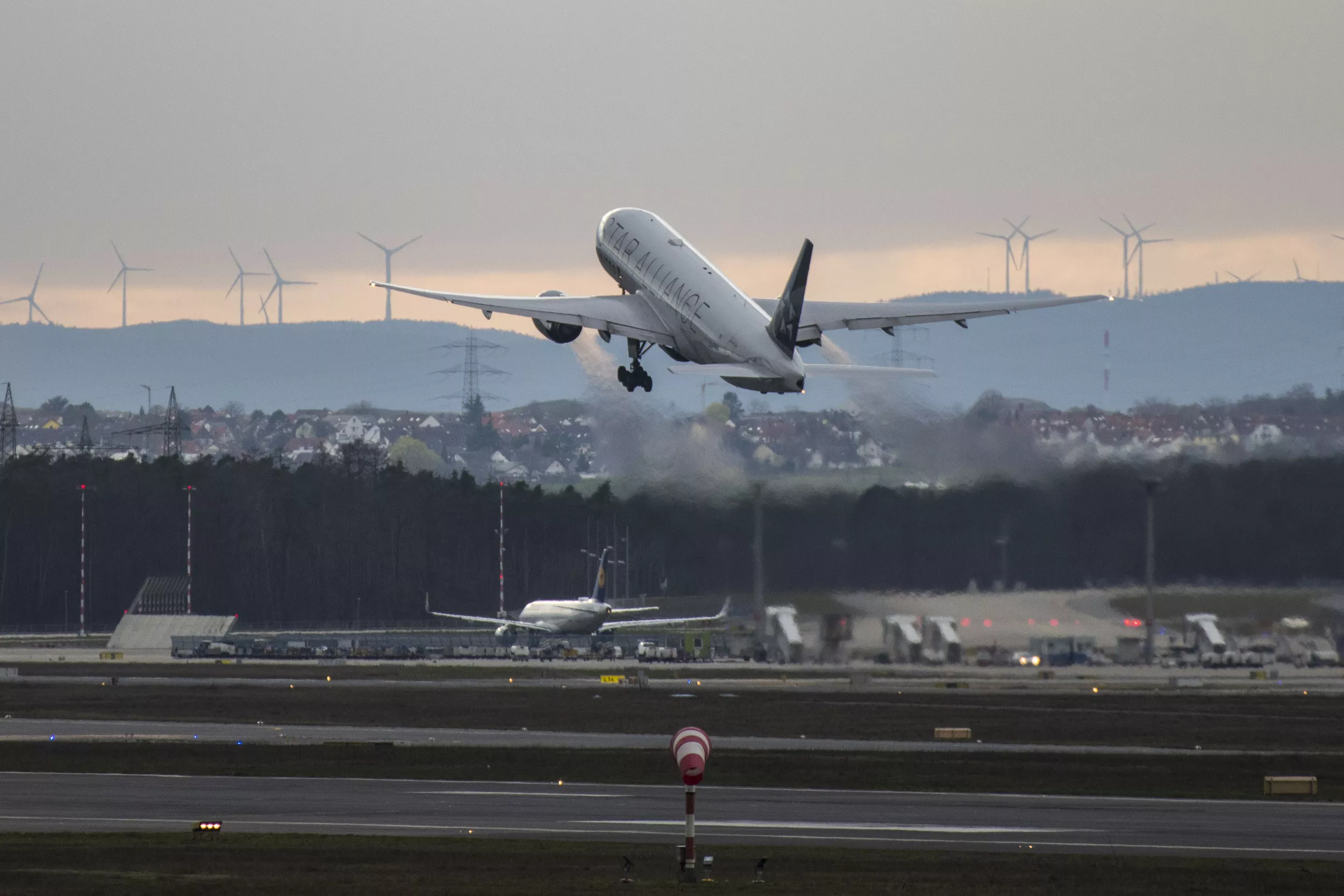 United Airlines Flight Turns Back Over Toilet Trouble - Vimarsana News