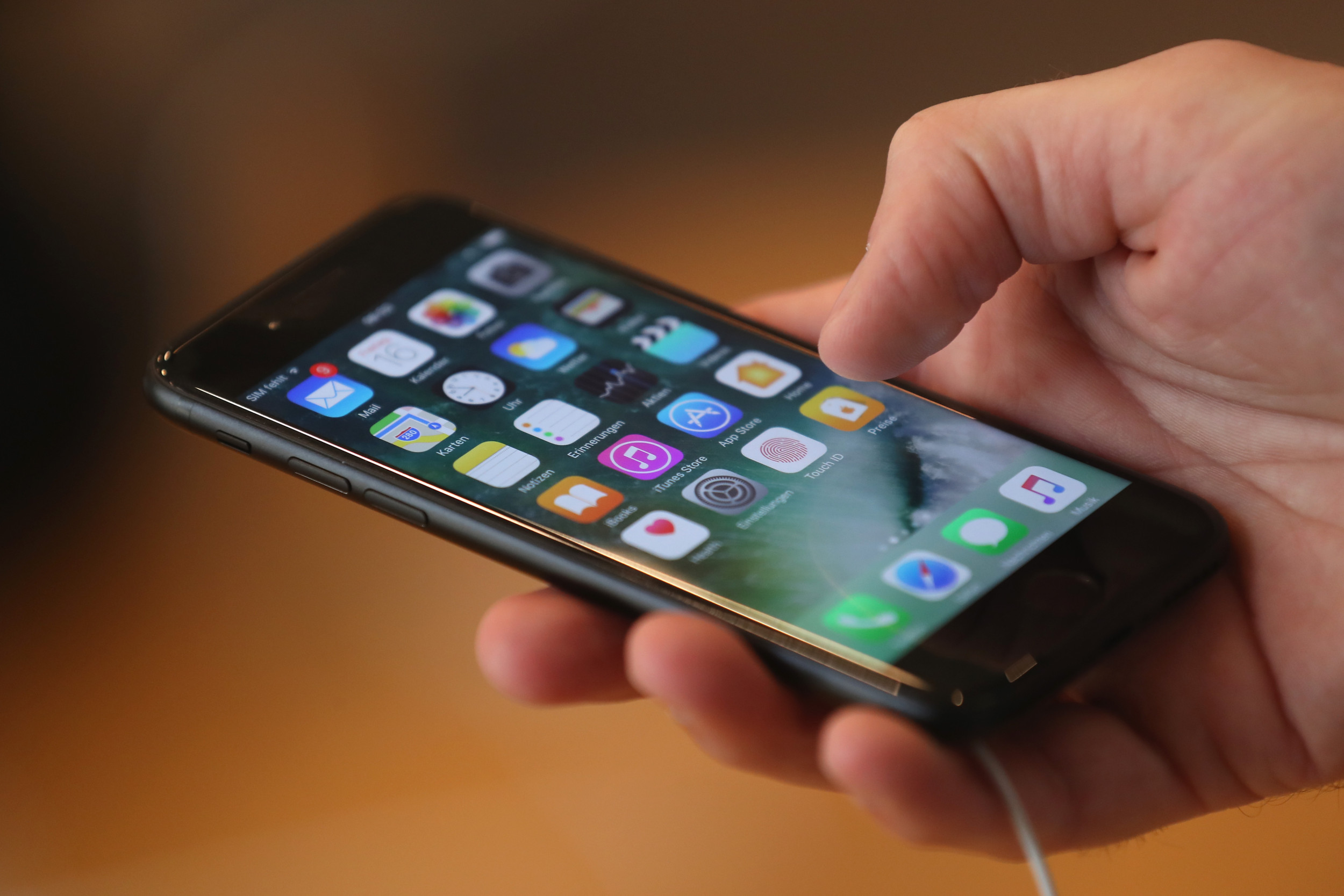 Teen Stabbed Mother to Demise Proper after She Took Her Apple iphone: Legislation enforcement