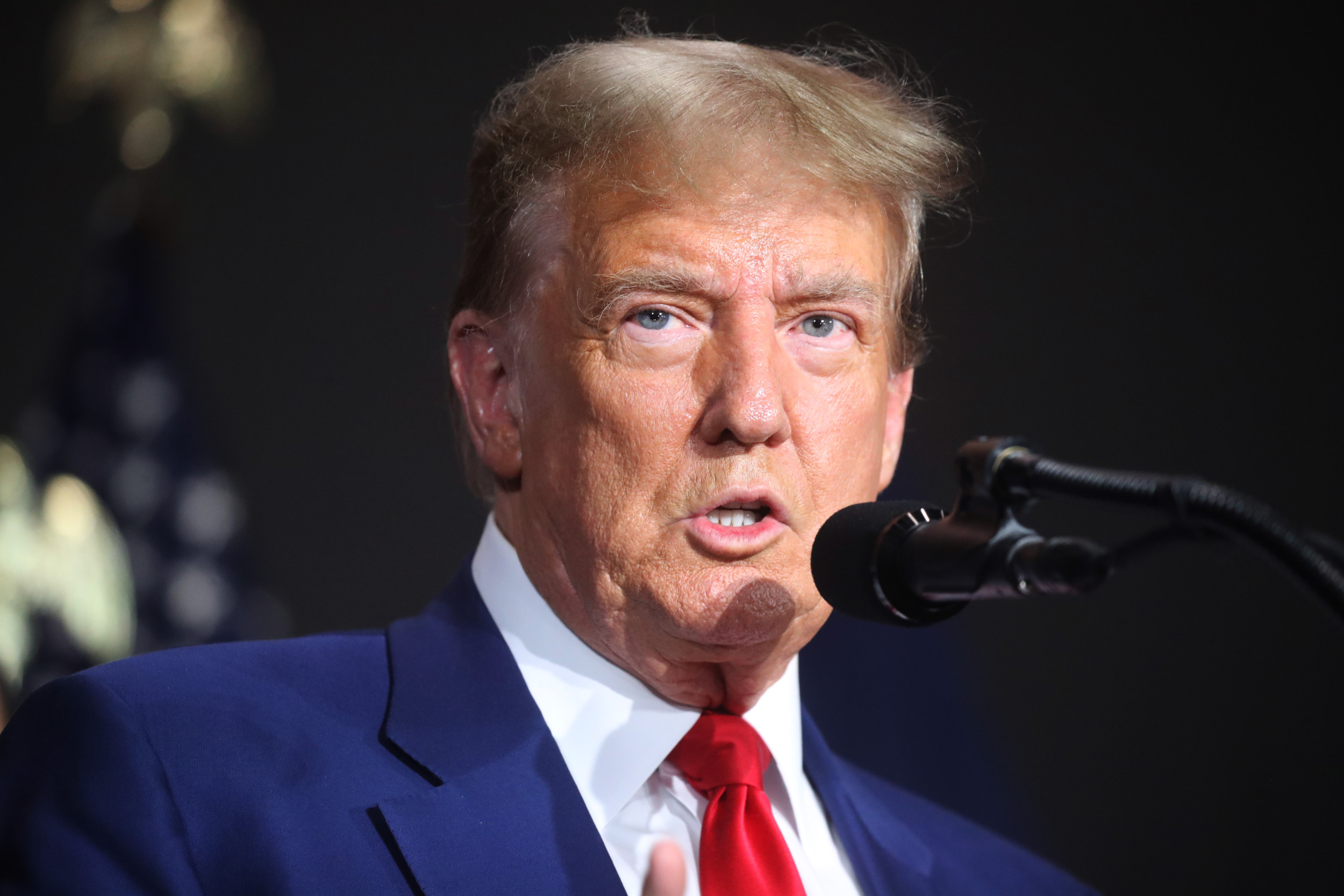 Donald Trump Warns Housewives That Migrants Will Crawl In Their 