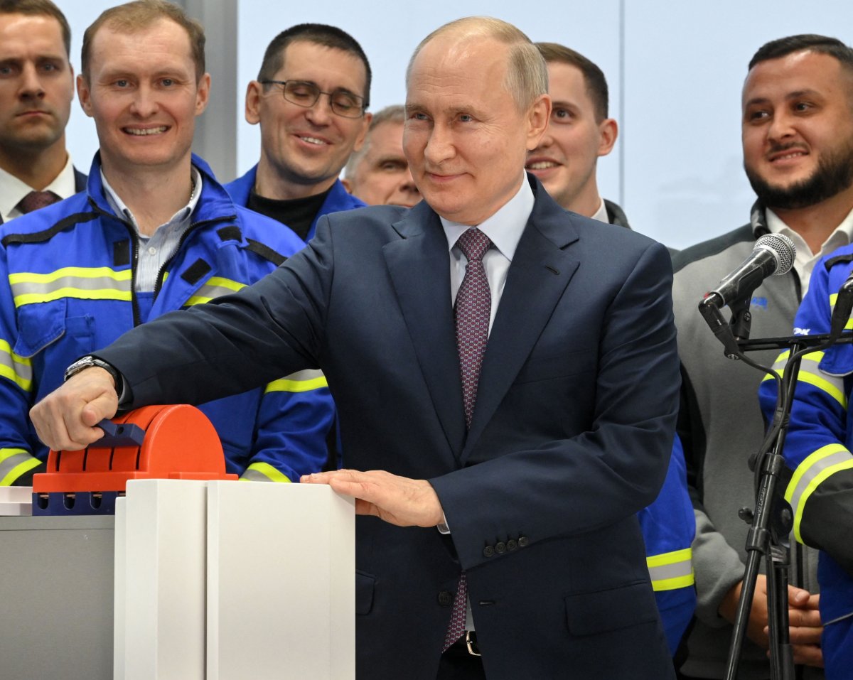 Vladimir Putin at Novatek LNG site