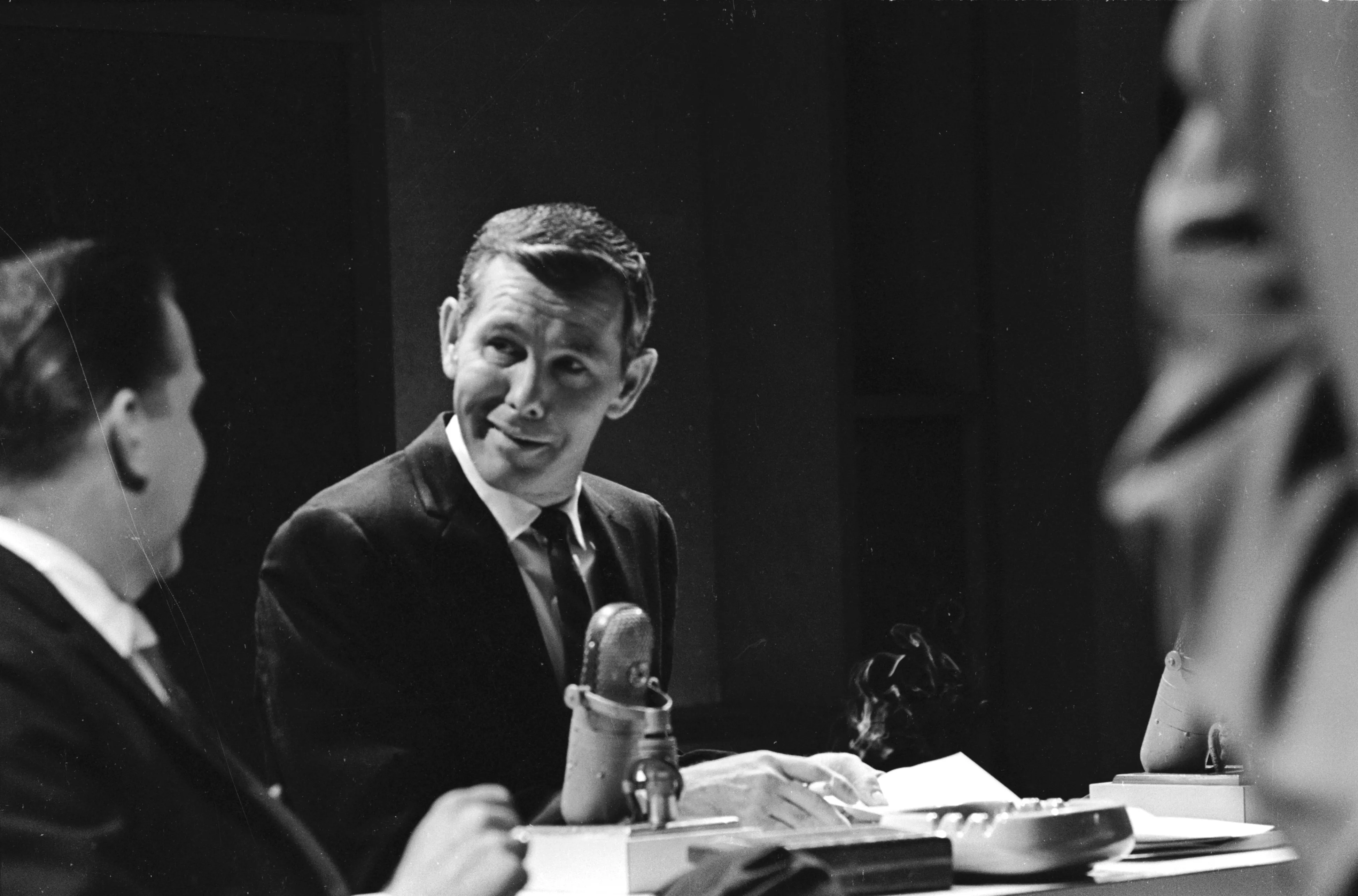 Johnny Carson: What Our Current Late-Night Hosts Can Learn From the King - Vimarsana News