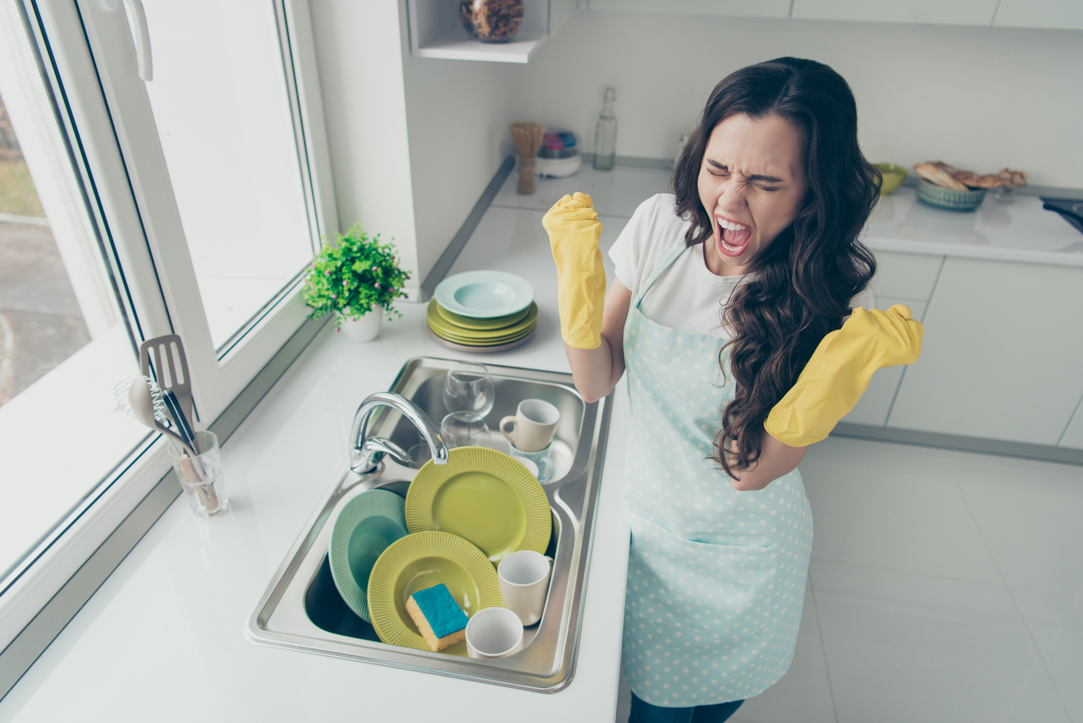 Internet hard relates to woman who must first “rage clean” before all else
