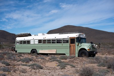 couple turns school bus into home couple turns school bus into home