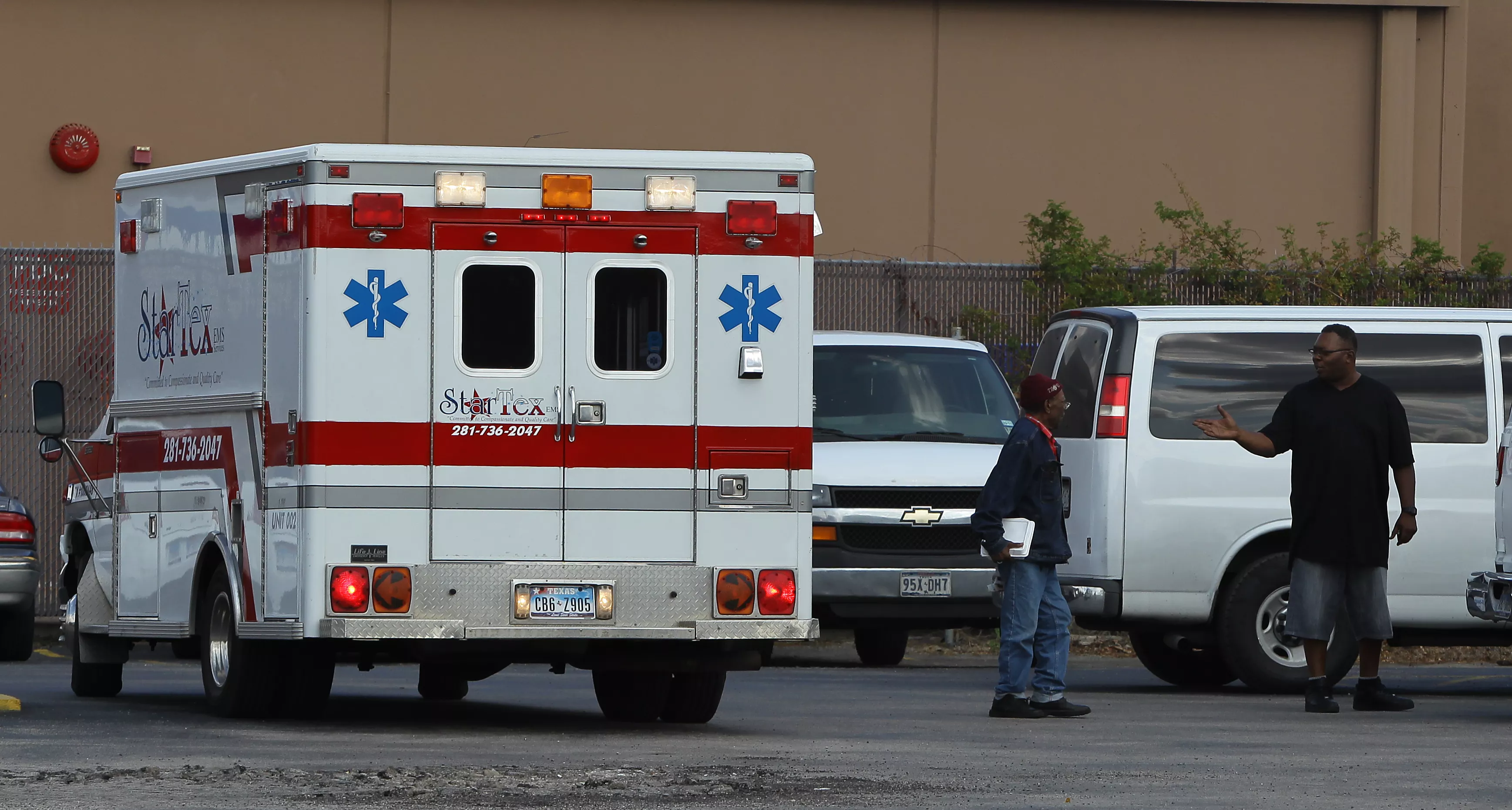 18-Wheeler Truck Crashes Into Texas Building - Vimarsana News